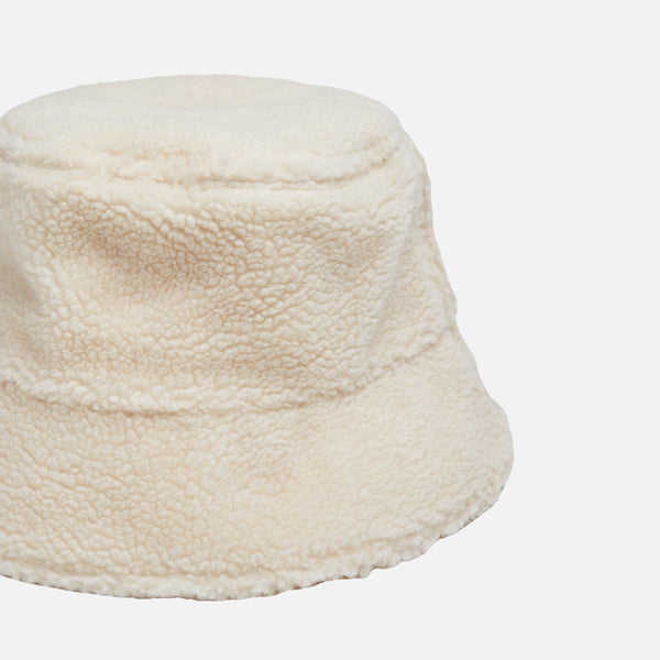 Solid Sherpa bucket hat / Le bob en sherpa ivoire