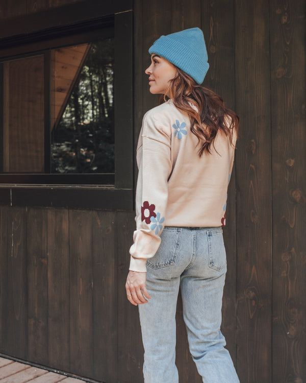 Crewneck sweater with flowers / Chandail à col rond avec fleurs