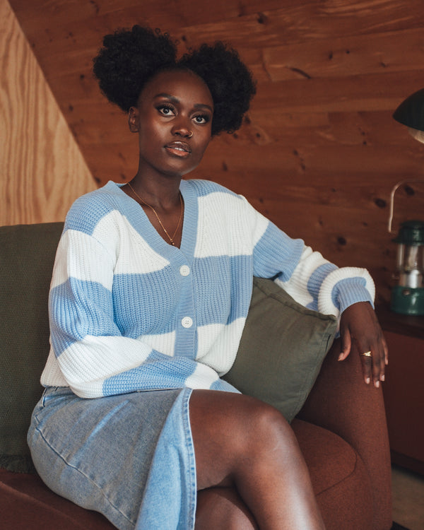 Blue striped cardigan / Cardigan à rayures bleues