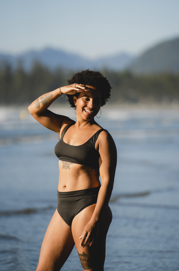 Bikini top Geneviève black / Haut de bikini Geneviève noir