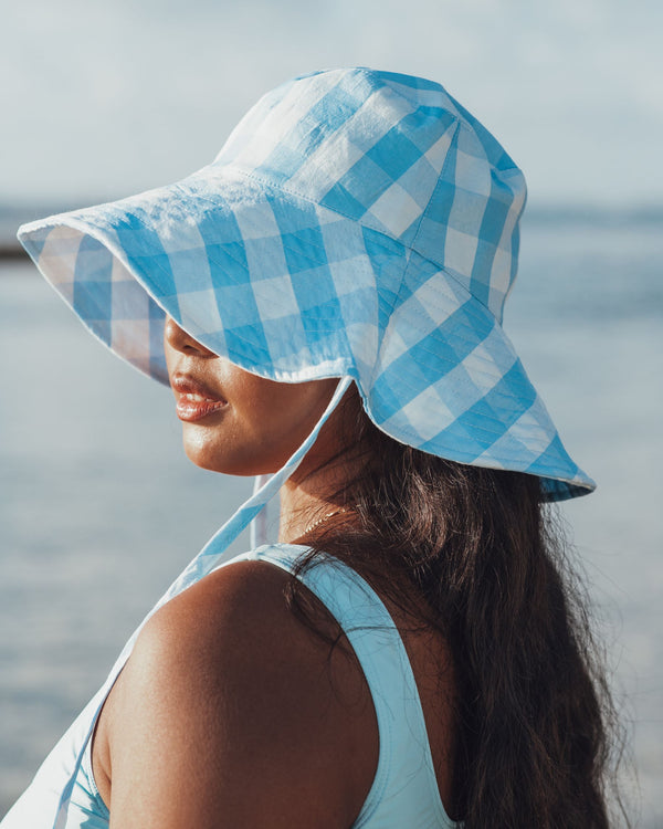 BLUE WIDE BRIME HAT / CHAPEAU À LARGE REBORD BLEU