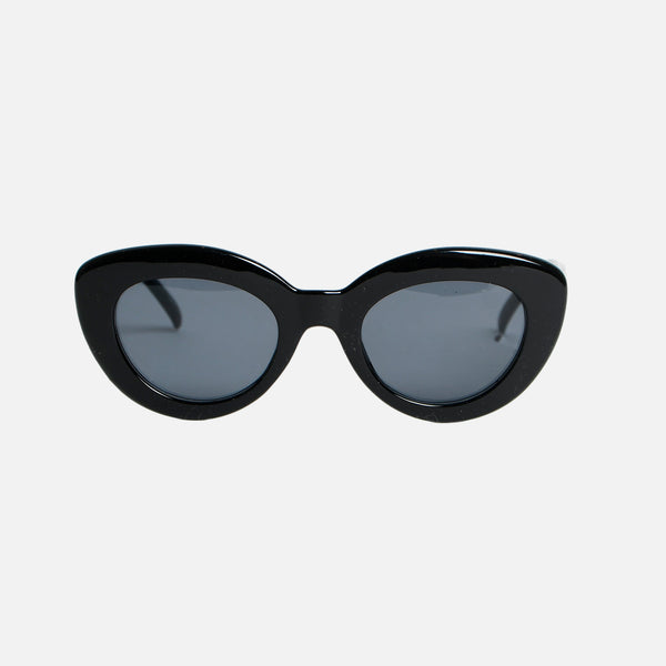 BLACK CAT EYE SUNGLASSES / LUNETTES DE SOLEIL NOIRES OEIL DE CHAT