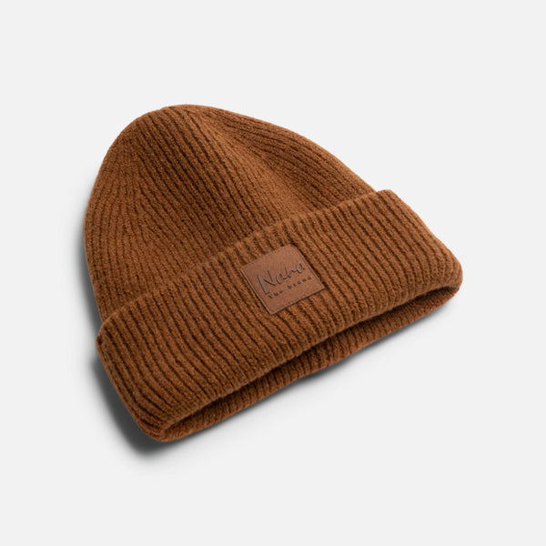 Brown Beanie knited hat with Nana patch / Tuque brune en tricot avec patch NANA